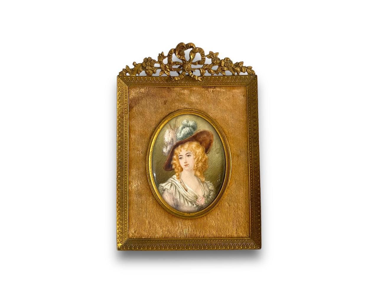 Original and very old French ivory miniature 