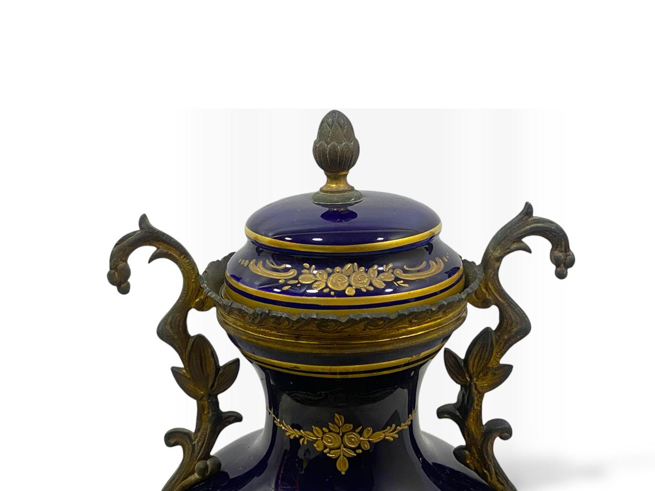 Rare 18th-Century French Sèvres Potiche with Lid – Hand-Painted & Gilded