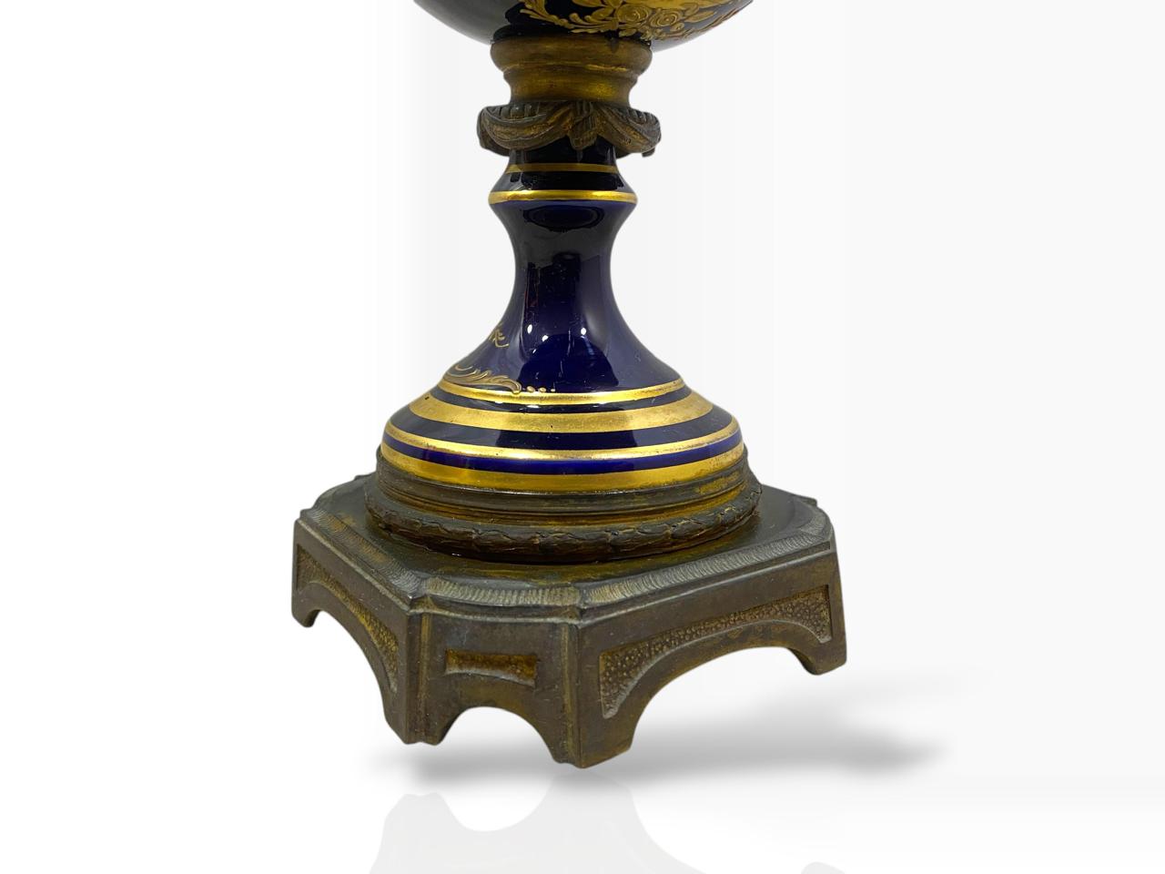 Rare 18th-Century French Sèvres Potiche with Lid – Hand-Painted & Gilded