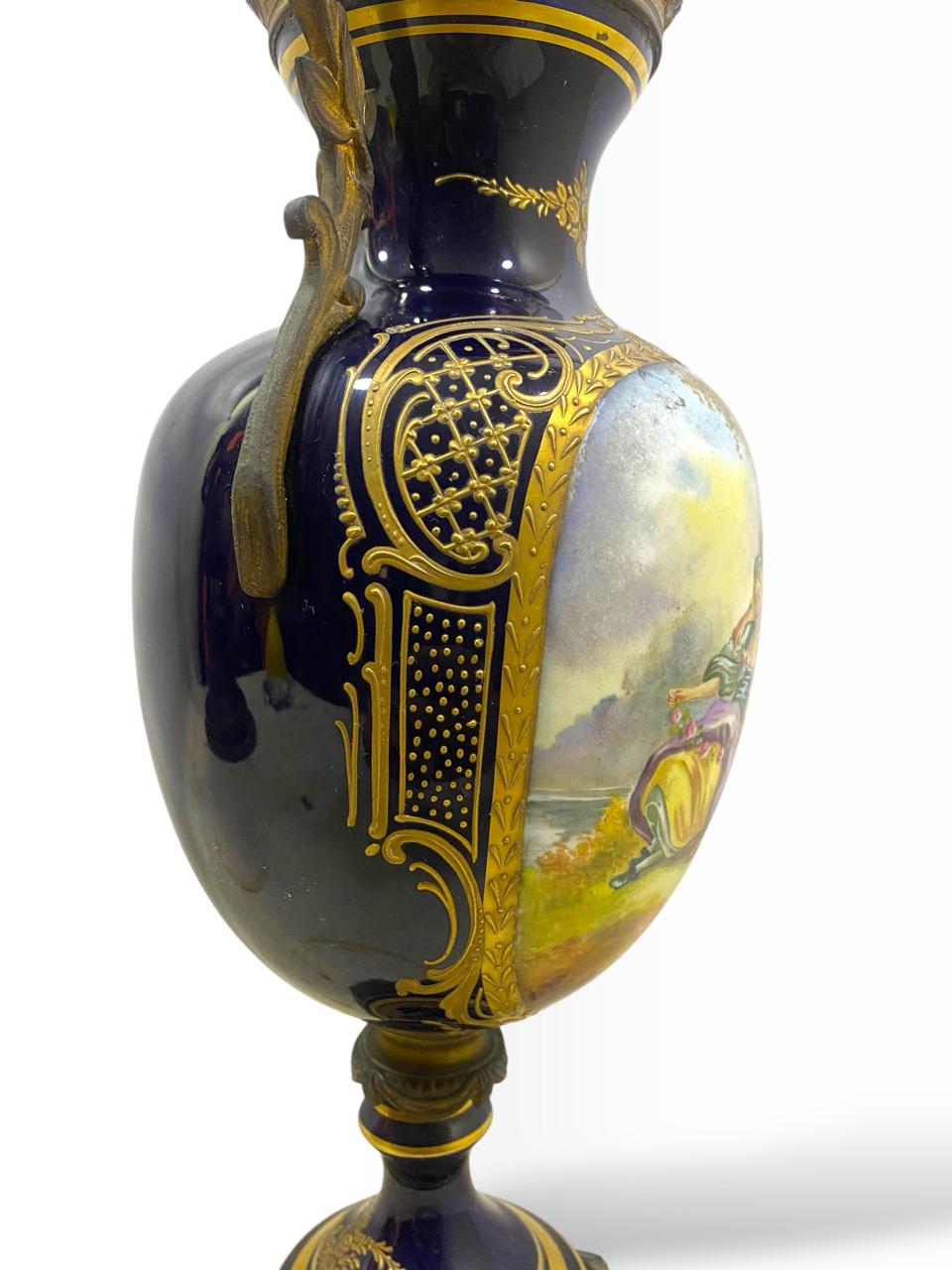 Rare 18th-Century French Sèvres Potiche with Lid – Hand-Painted & Gilded