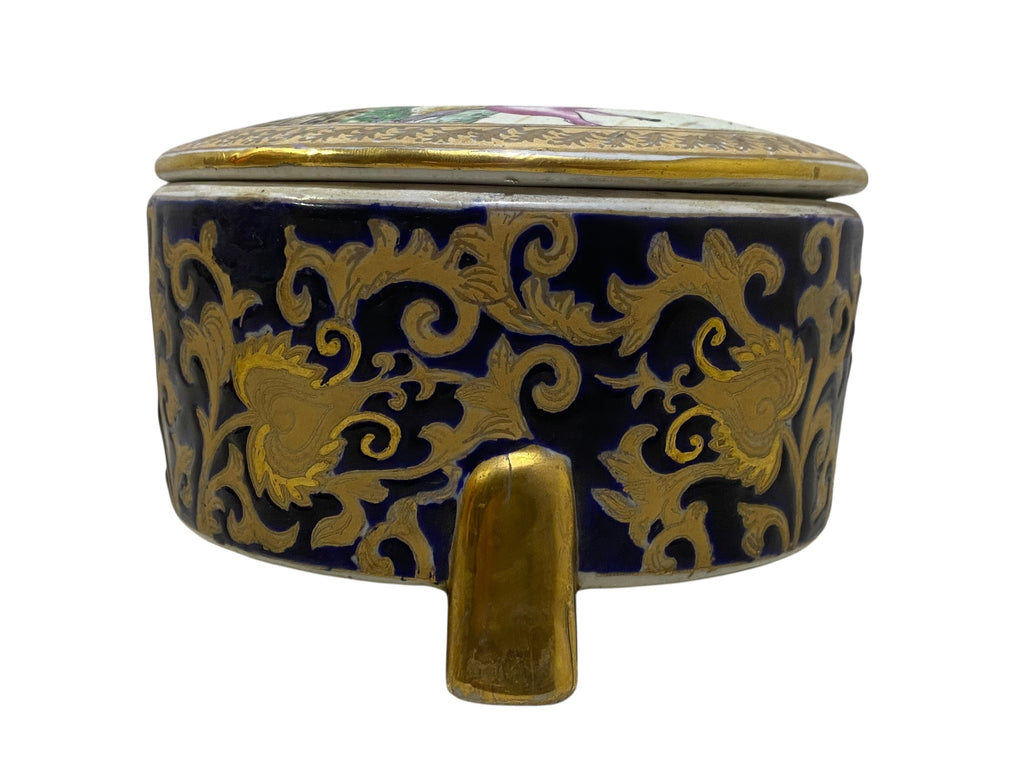 Antique Chinese Porcelain Lidded Bonbonnière – Hand-Painted Hunting Scene with Gold Detailing