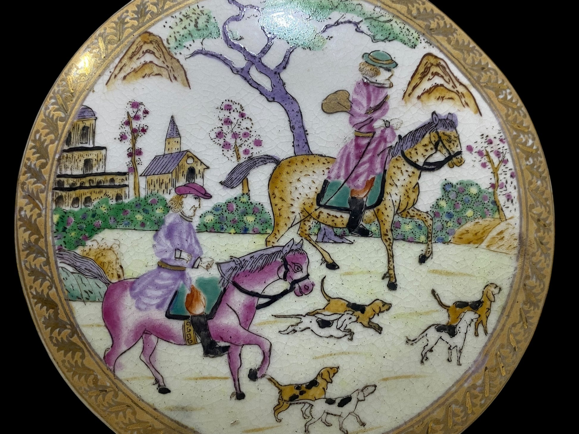 Antique Chinese Porcelain Lidded Bonbonnière – Hand-Painted Hunting Scene with Gold Detailing