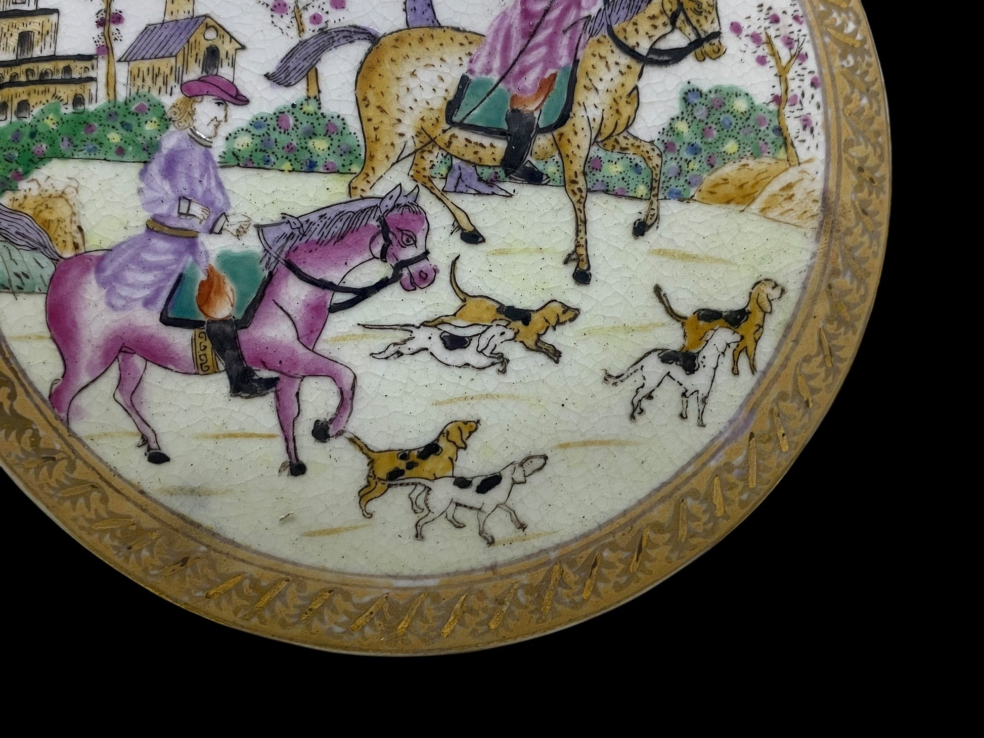Antique Chinese Porcelain Lidded Bonbonnière – Hand-Painted Hunting Scene with Gold Detailing