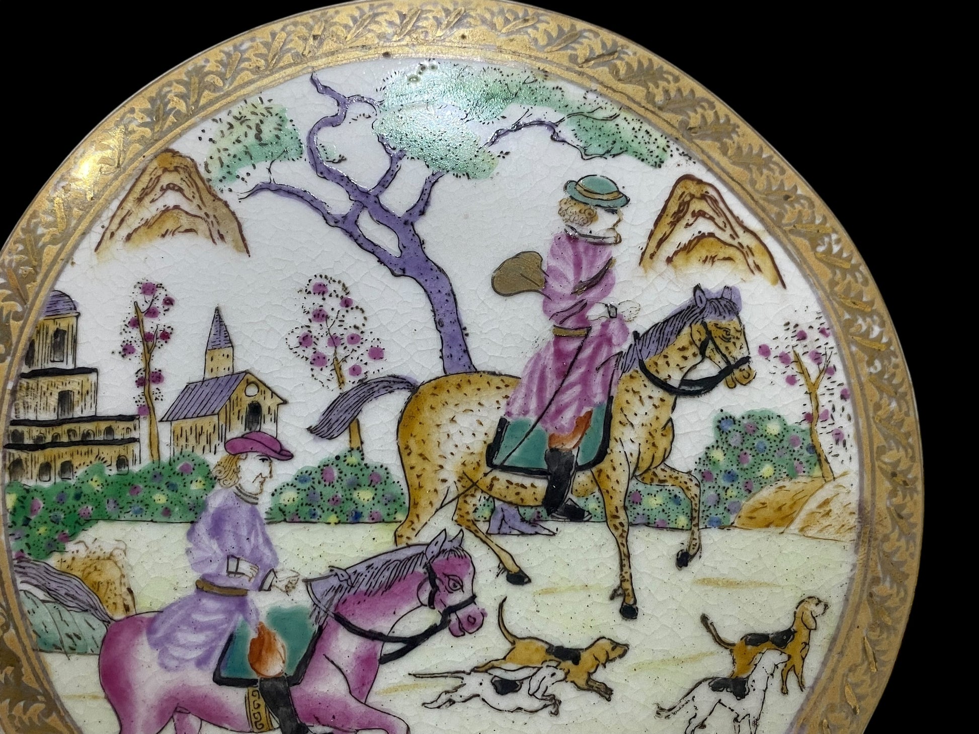 Antique Chinese Porcelain Lidded Bonbonnière – Hand-Painted Hunting Scene with Gold Detailing