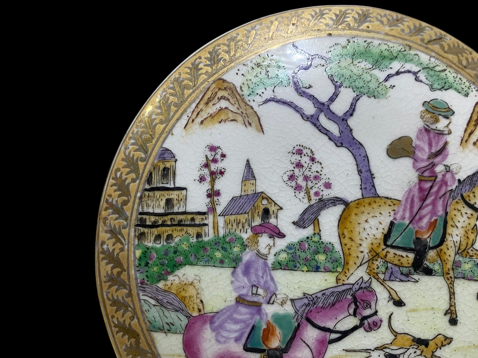 Antique Chinese Porcelain Lidded Bonbonnière – Hand-Painted Hunting Scene with Gold Detailing