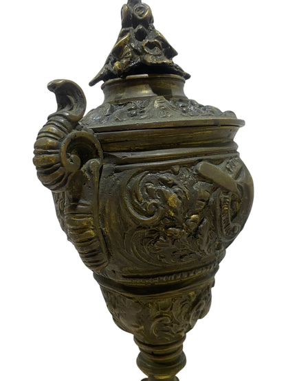 كاسوليت فرنسي عتيق من البرونز من القرن التاسع عشر مع غطاء - منحوت يدويًا