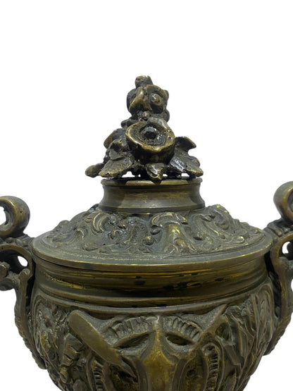 كاسوليت فرنسي عتيق من البرونز من القرن التاسع عشر مع غطاء - منحوت يدويًا