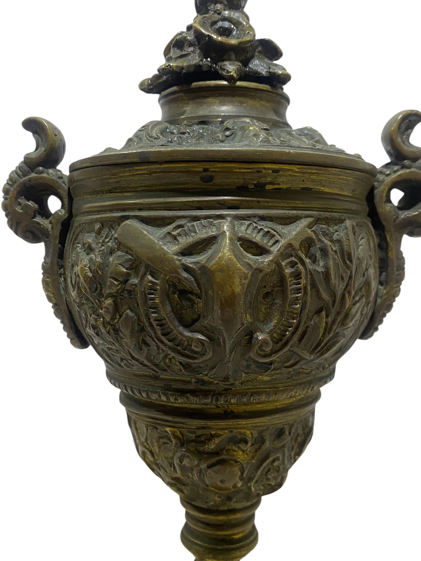 كاسوليت فرنسي عتيق من البرونز من القرن التاسع عشر مع غطاء - منحوت يدويًا